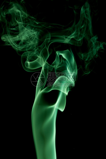 曲线抽烟创造力黑色背景的绿抽象烟雾Name图片