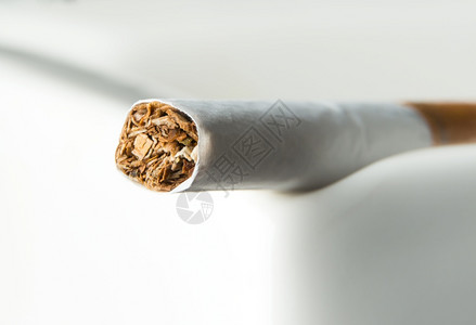 关闭香烟里面的草细节目灰缸图片
