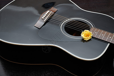 颜色用吉他展示一朵黄玫瑰经典的娱乐图片