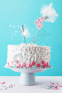 四岁生日蛋糕有燃烧的火花白面最佳业务维他命图片