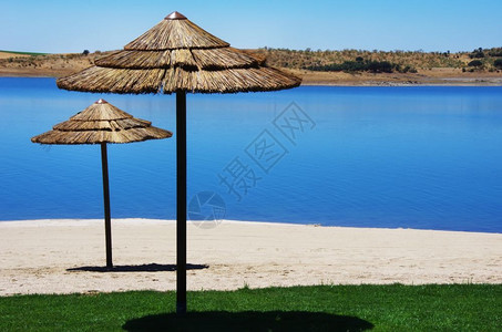 草海岸葡萄牙南部Alqueva湖河水海滩蓝色的图片
