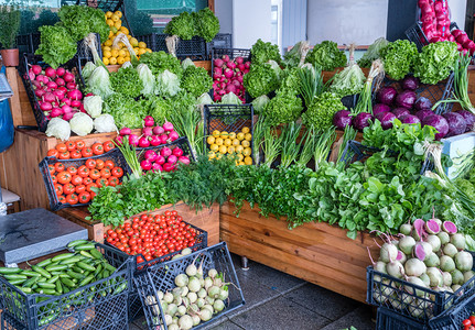 菜市场的新鲜蔬菜图片
