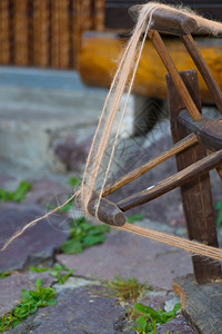 手车轮古老的户外工作用旧羊毛螺旋工具图片