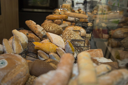 新鲜乡村的面包店内各种和组店内的各种和组团体图片