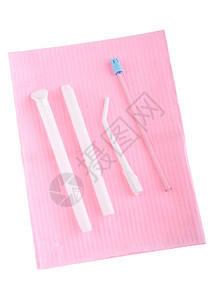 干净的口服单用于白色背景隔离的粉红色圆边上不同类型外科刺激器在职的图片