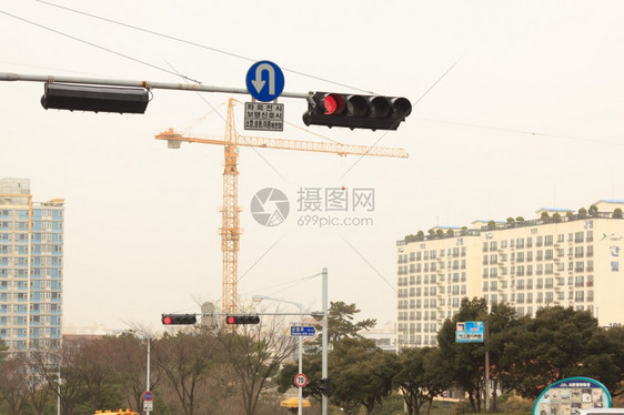 忙碌的南朝鲜济州岛交通流量路队列图片