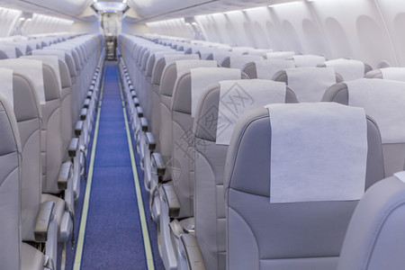 天空飞机座椅和灯光的视图旅游喷气客机图片