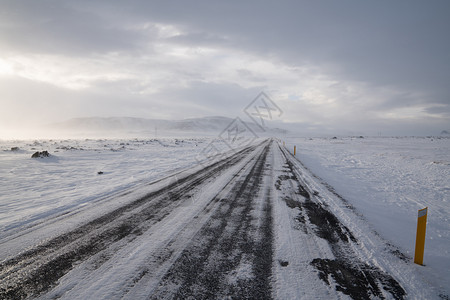 风景优美旅行通向暴风雪的道路欧洲冰岛冬季寒冷的图片