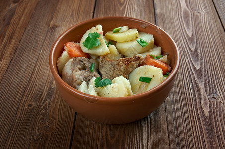 Baeckeoffe法式德国混和土豆切片洋葱羊肉立方牛和猪德国mix贝克奥夫胡椒图片