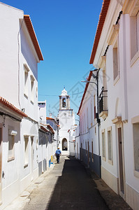 老的传统窗户葡萄牙博尔巴的钟楼老街图片
