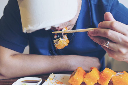 传统的螃蟹亚裔人吃玛吉寿司菜单图片