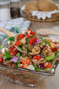 食物泼辣健康番茄胡椒和香肠的烤茄子沙拉背景图片