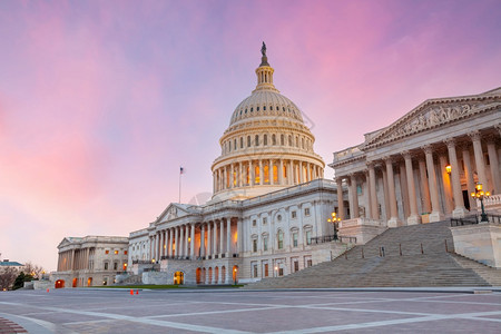 美国在华盛顿的会大厦日落时美华州盛顿特区的地标民主美国人团结的背景图片