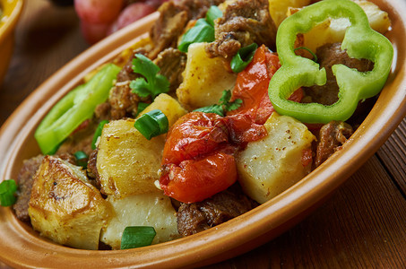 新鲜的放最佳Tapakaarcahs带蔬菜的锅亚美尼烹饪传统各种菜盘TopView图片