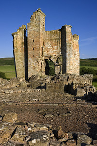 14日老的靠近英格兰东北部诺森伯阿尔文维克附近的埃林哈姆城堡1295AD威廉德费尔顿在1295年建造的一座庄园废墟14世纪对苏格图片