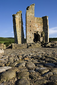 英国建成格兰东北部诺森伯阿尔文维克附近的埃林哈姆城堡1295AD威廉德费尔顿在1295年建造的一座庄园废墟14世纪对苏格兰人加固图片