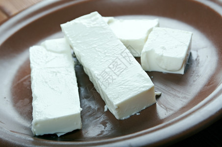 切割也门中间Baladi奶酪源自中东的软白奶酪图片