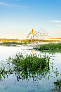 乌克兰基辅Dnieper河上Moskovsky桥的景象在蓝色夏夜第聂伯河日落自然图片