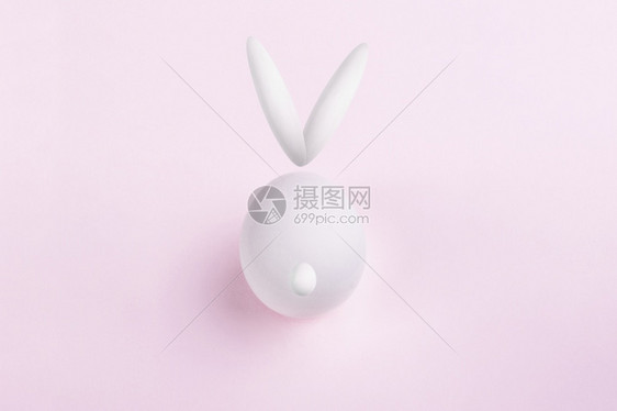 季节装饰的最小以柔软粉红背景的鸡蛋做东兔为例快乐的东兔子图片