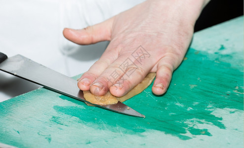 切割鸡胸肉图片