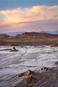 桑智利北部阿塔卡马沙漠CordilleradelaSal的圣佩德罗以西13公里处的月球山谷德拉卢纳峡黎明时分智利北部阿塔卡马沙漠图片