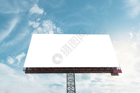 大板框架蓝天背景的空白广告牌横幅图片