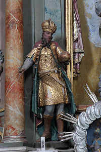 文化宗匈牙利的圣史蒂芬克罗地亚MarijanaMuri教区Assumption教堂祭坛上的雕像图片