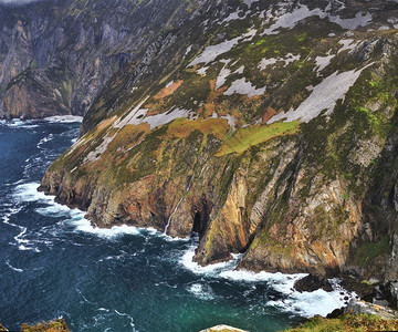 海岸线爬坡道浪爱尔兰Donegal县Slieve联盟的裂缝图片