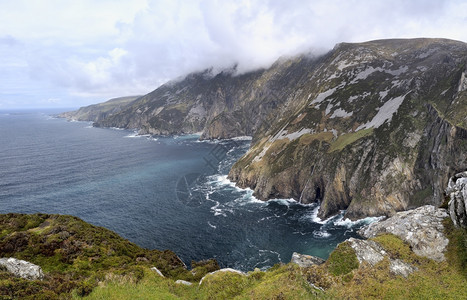 海岸线爱尔兰Donegal县Slieve联盟的裂缝海浪旅游图片