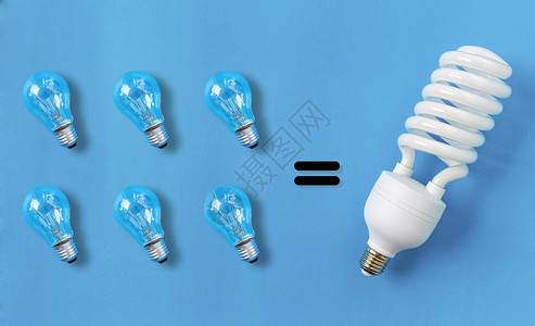 蓝背景的螺旋光灯泡和旧A节能比较a电生态活力图片