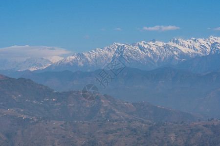尼泊尔云中喜马拉雅山徒步旅行景观远足图片