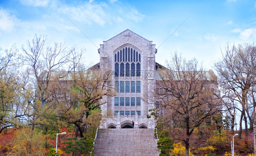 韩国首尔梨花女子大学的教学楼图片