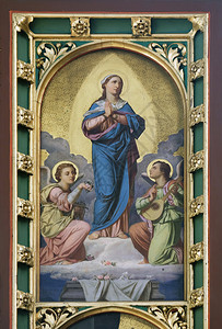 在萨格勒布圣堂设立母玛利亚祭坛作为圣母玛利亚的献身仪式大理石拉丁叉图片
