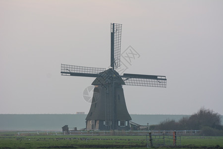 日落与古老的荷兰风车文化黄色的太阳图片