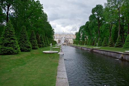 水地标位于俄罗斯圣彼得堡市霍夫宫的运河2015年6月3日金的图片