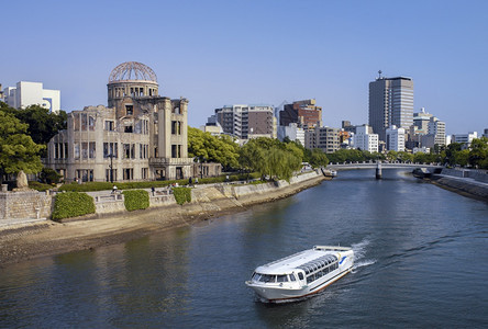 1945年8月6日本广岛04127日本广岛ABome穹顶保留下来的废墟之一在原爆炸后相对完好无损地生存的零点上仅有几座建筑物之一图片