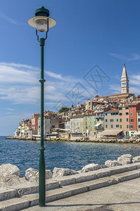 建筑物克罗地亚Istrian半岛上的Rovenj市以意大利名字Rovigno位于Istrian半岛西海岸的罗维尼奥为名该镇已成受图片