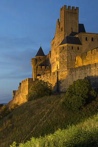 中世纪堡垒和在法国西南部LanguedocRoussillon地区的Ccarcassonne城墙状的卡尔松市Carcassonn图片