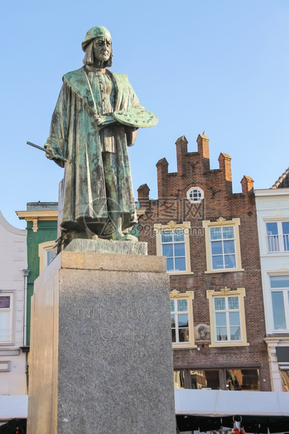 艺术家著名画HieronymusBosch在荷兰海尔托亨博斯的纪念碑青铜s海尔托亨博斯图片
