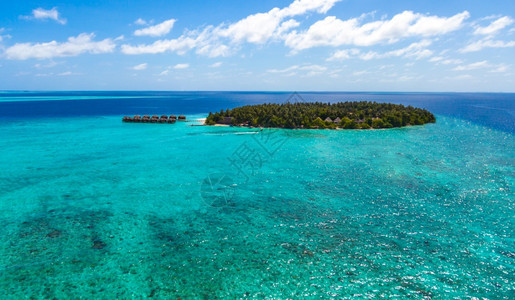 酒店旅行泻湖马尔代夫是海洋中的岛屿从海边看图片