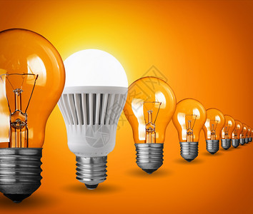 电的领导用橙色背景的灯泡构思概念目的图片
