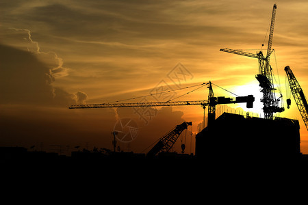 绞盘工业的日落时Silhouette起重机建筑大楼工业起重机建造程图片