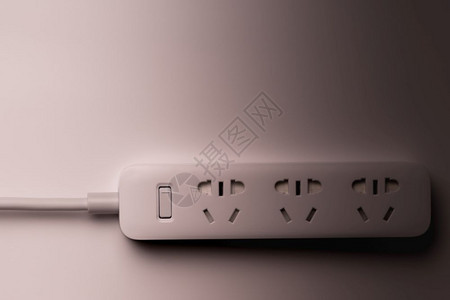 白色的插座和接电源棒白颜色节省能源降低效概念接触不足过滤器效率绳索图片
