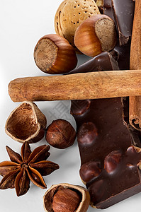 巧克力和加肉桂棒的坚果星小吃糖图片