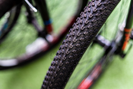 骑自行车带有攻击越野保护者的新自行车轮胎品牌零件速度图片