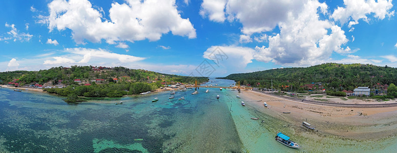 岬印度尼西亚努沙蓝梦岛和Ceningan的空中全景自然海岸图片