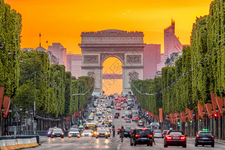 日落下的巴黎凯旋门图片
