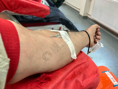 实验室康复献血输时的者在医院接受液的商人右臂特写医疗保健和慈善机构也是世界献血者日的概念图像背景6月14日捐赠图片