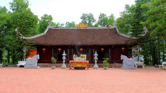 越南HaiDuong东部传统建筑风格的寺庙斯里兰卡宝塔玉石图片