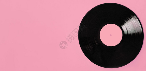 点唱机声音LP记录黑乙烯盘在粉红背景上有复制空间Vintage情歌概念老的图片